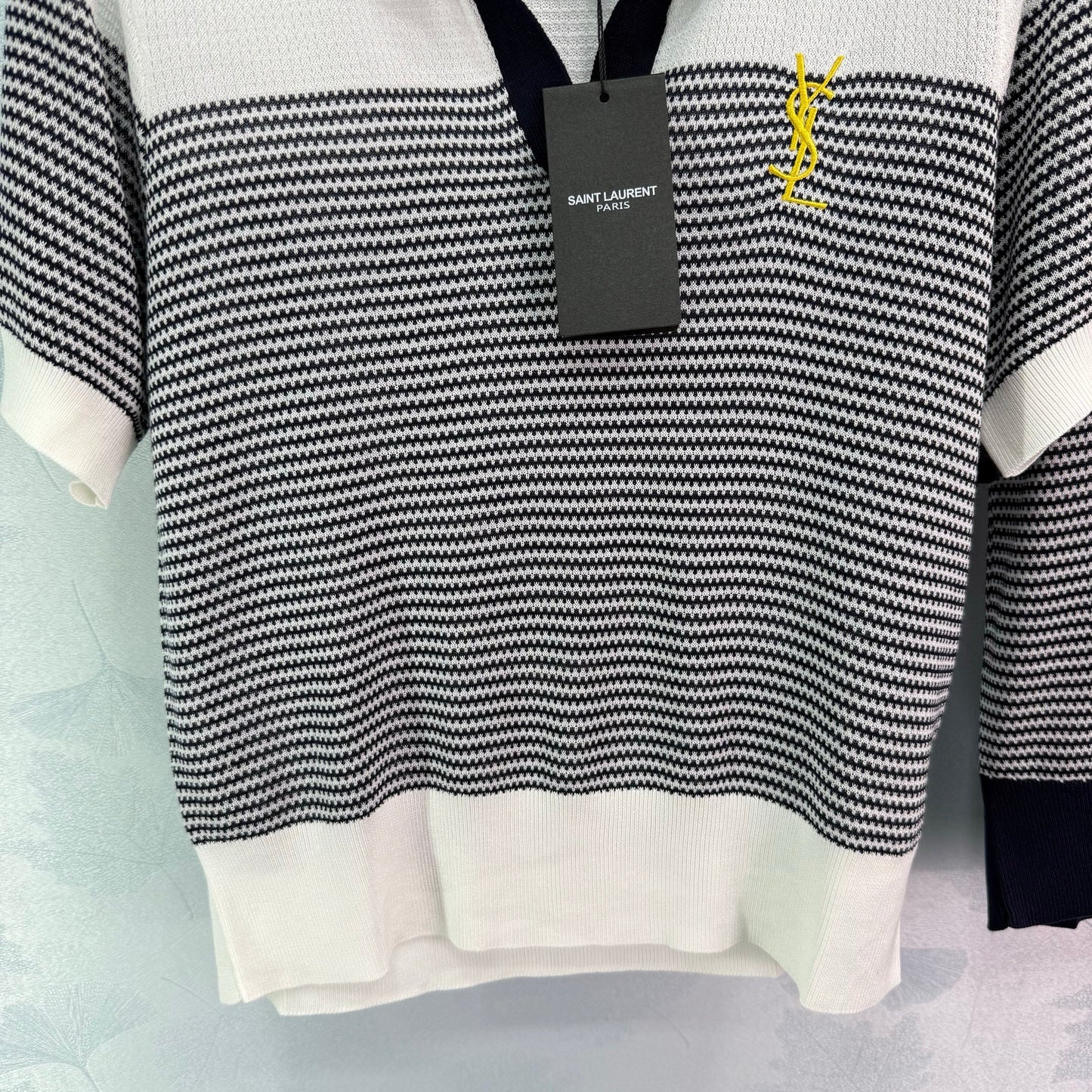 25 Wave striped lapel knit short sleeved shirt