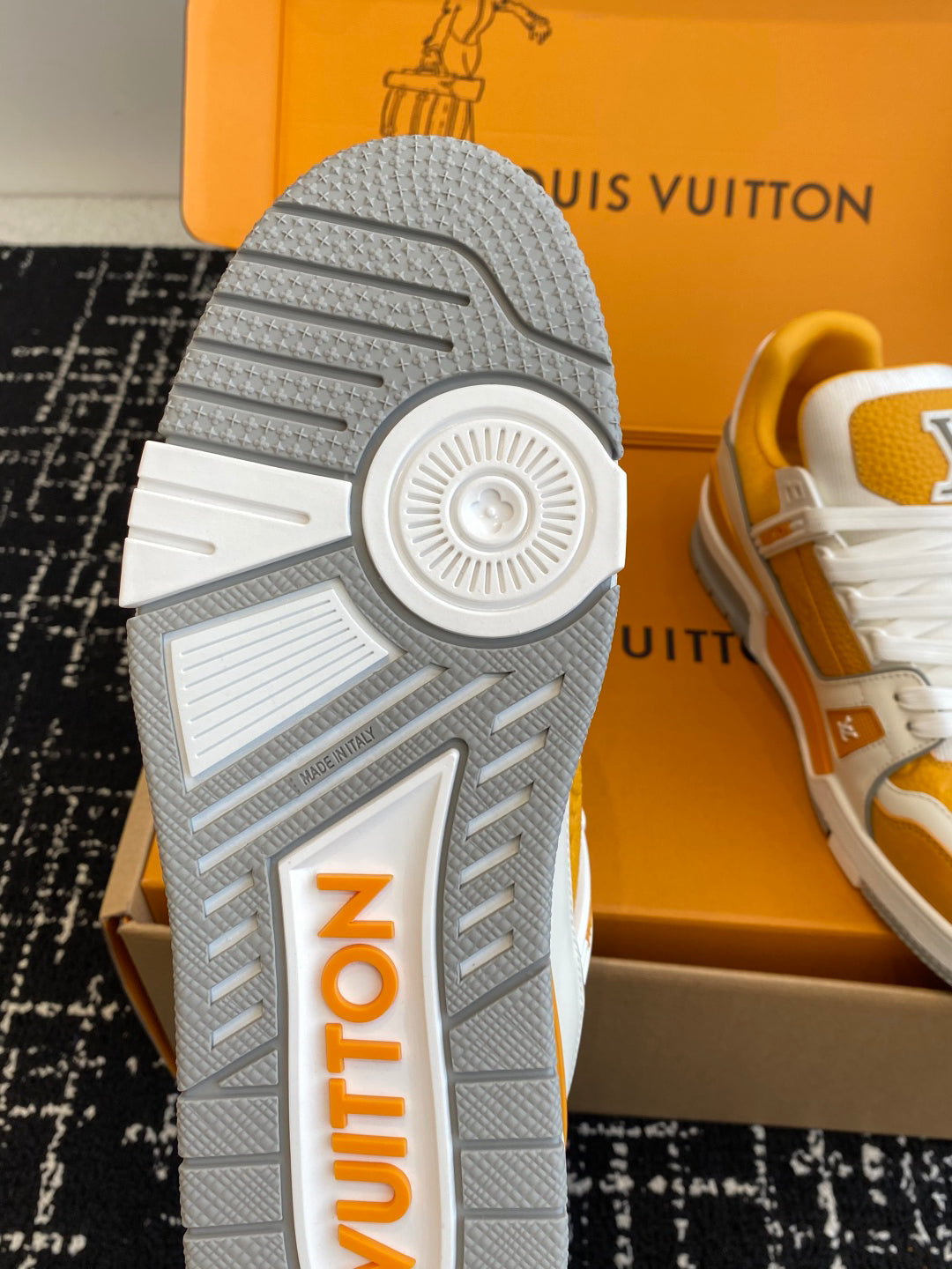 L Men's Sneakers