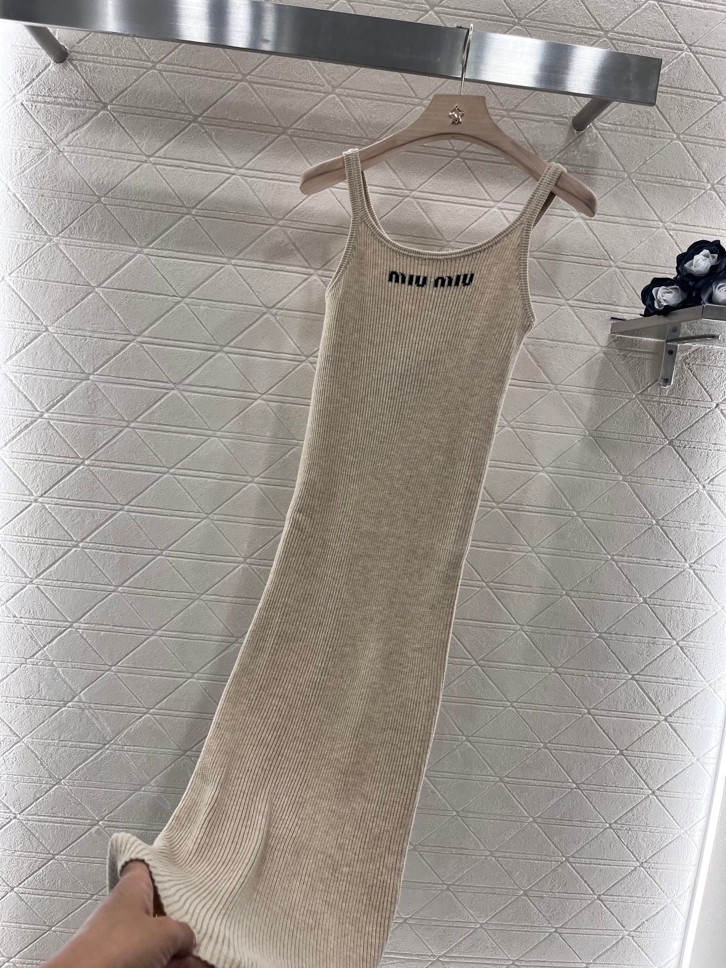25 knitted suspender skirt