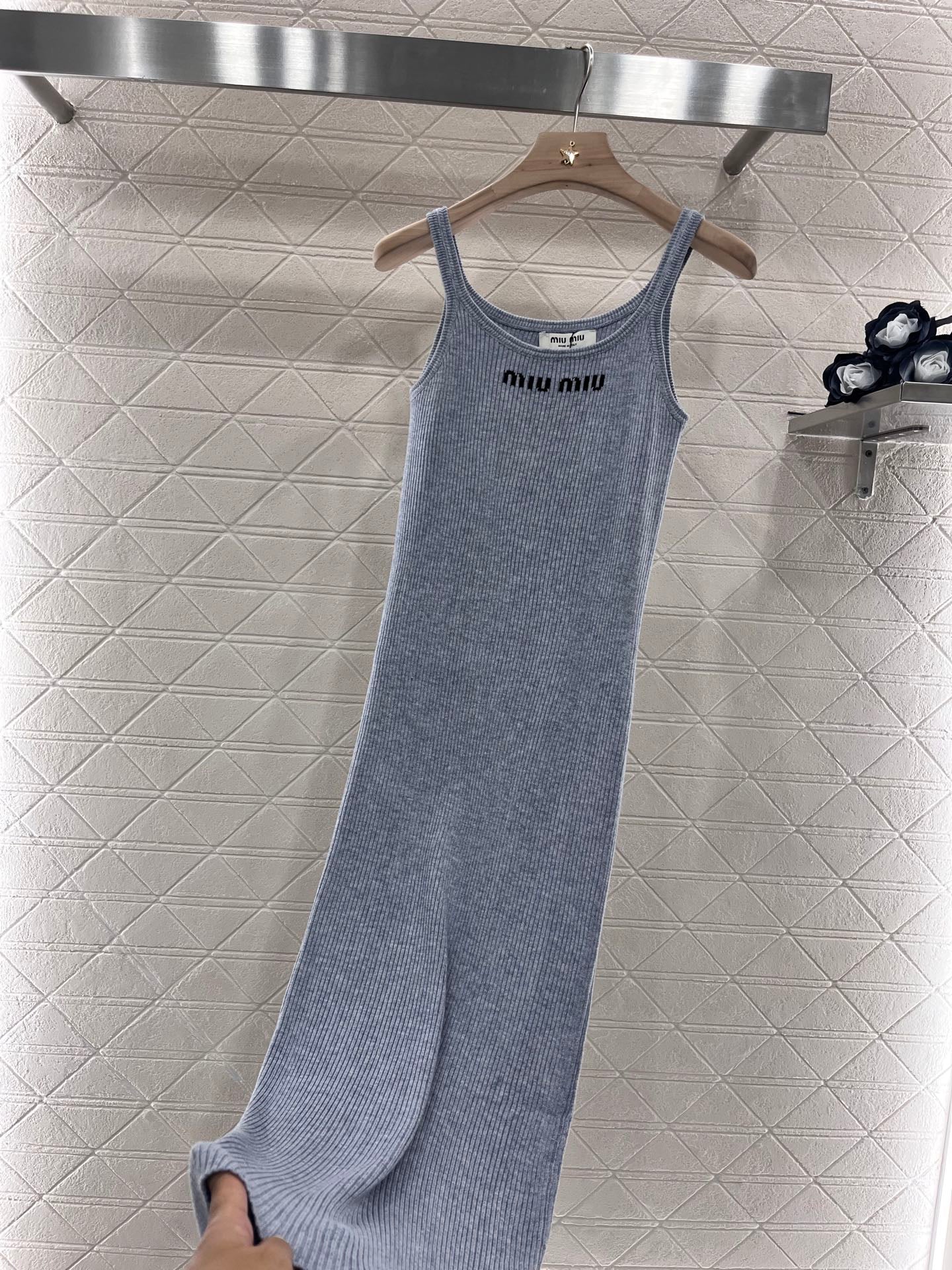 25 knitted suspender skirt