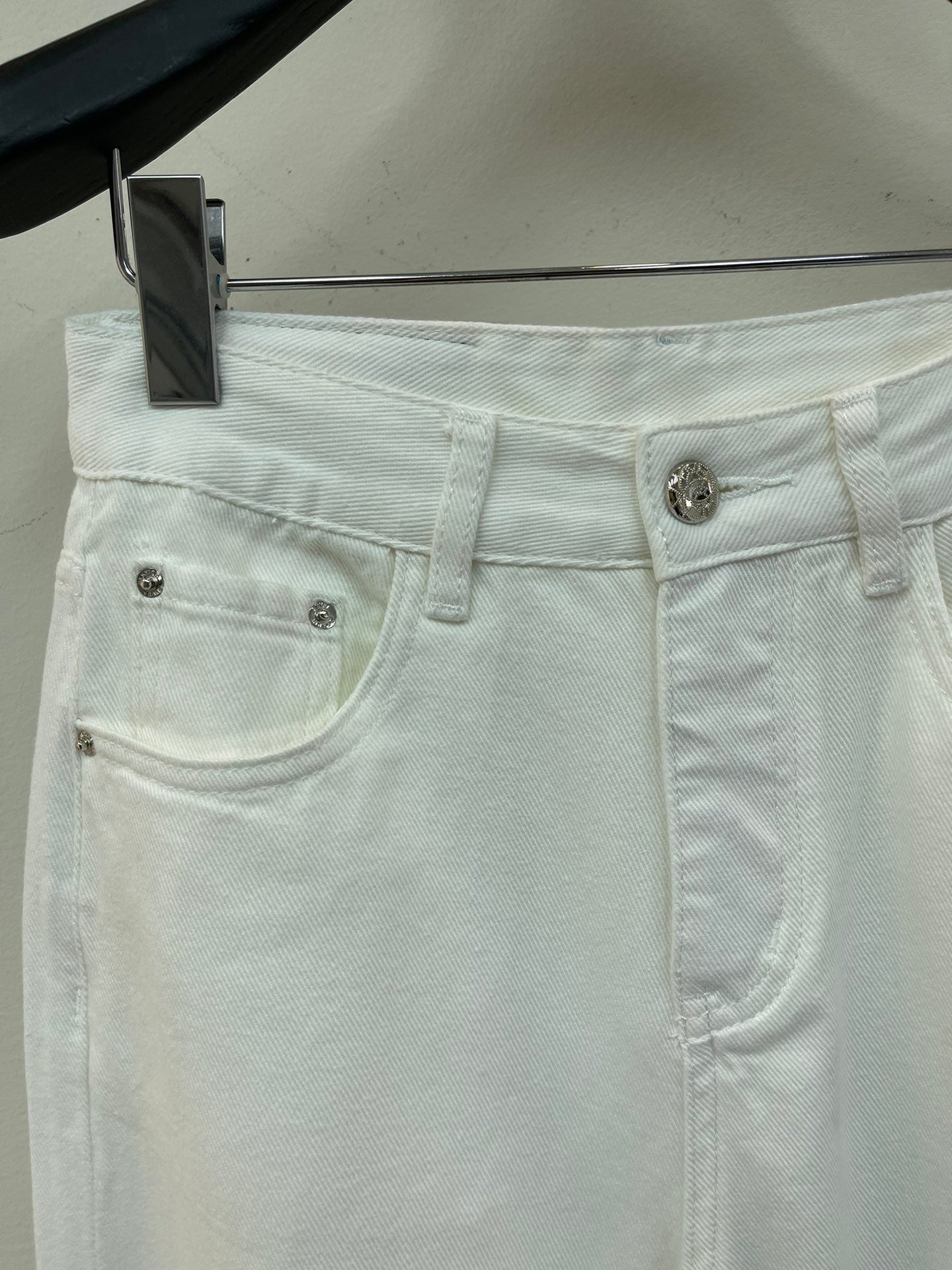 25 new hollow embroidery jeans