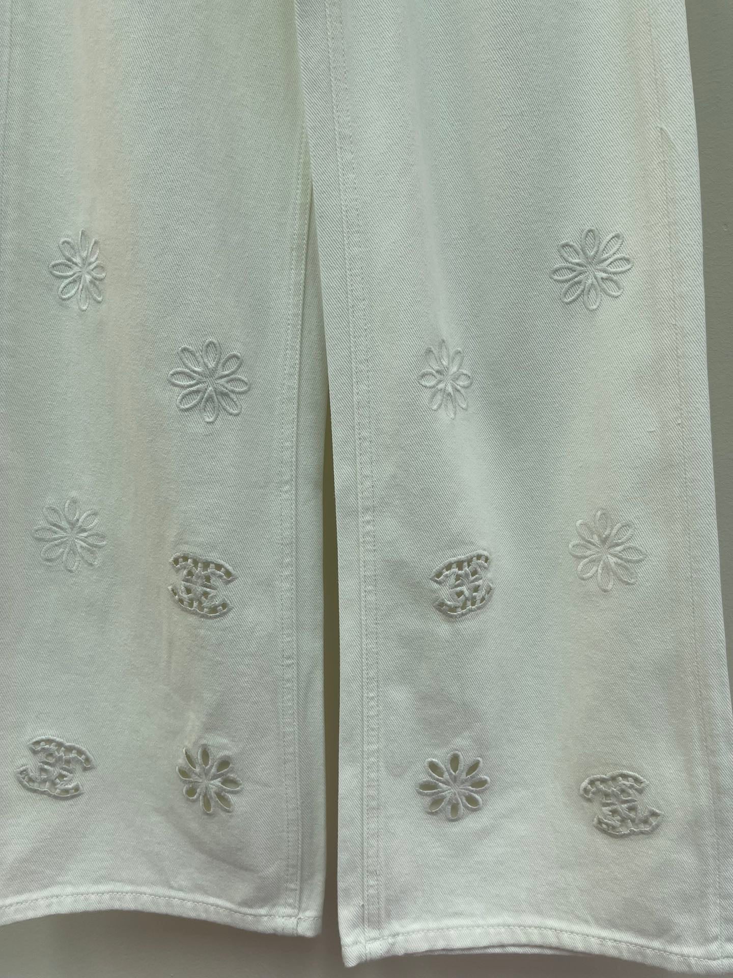 25 new hollow embroidery jeans