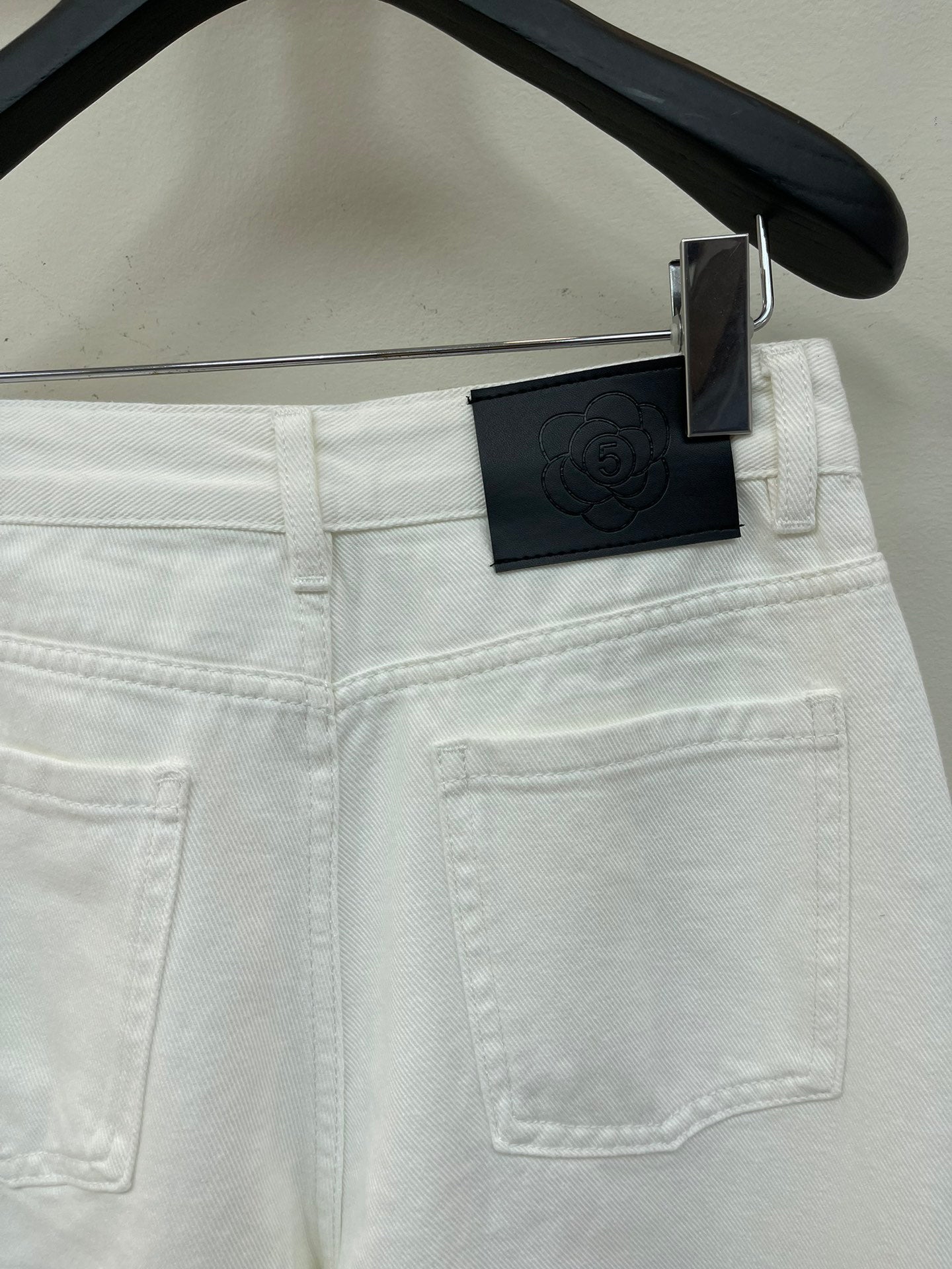 25 new hollow embroidery jeans