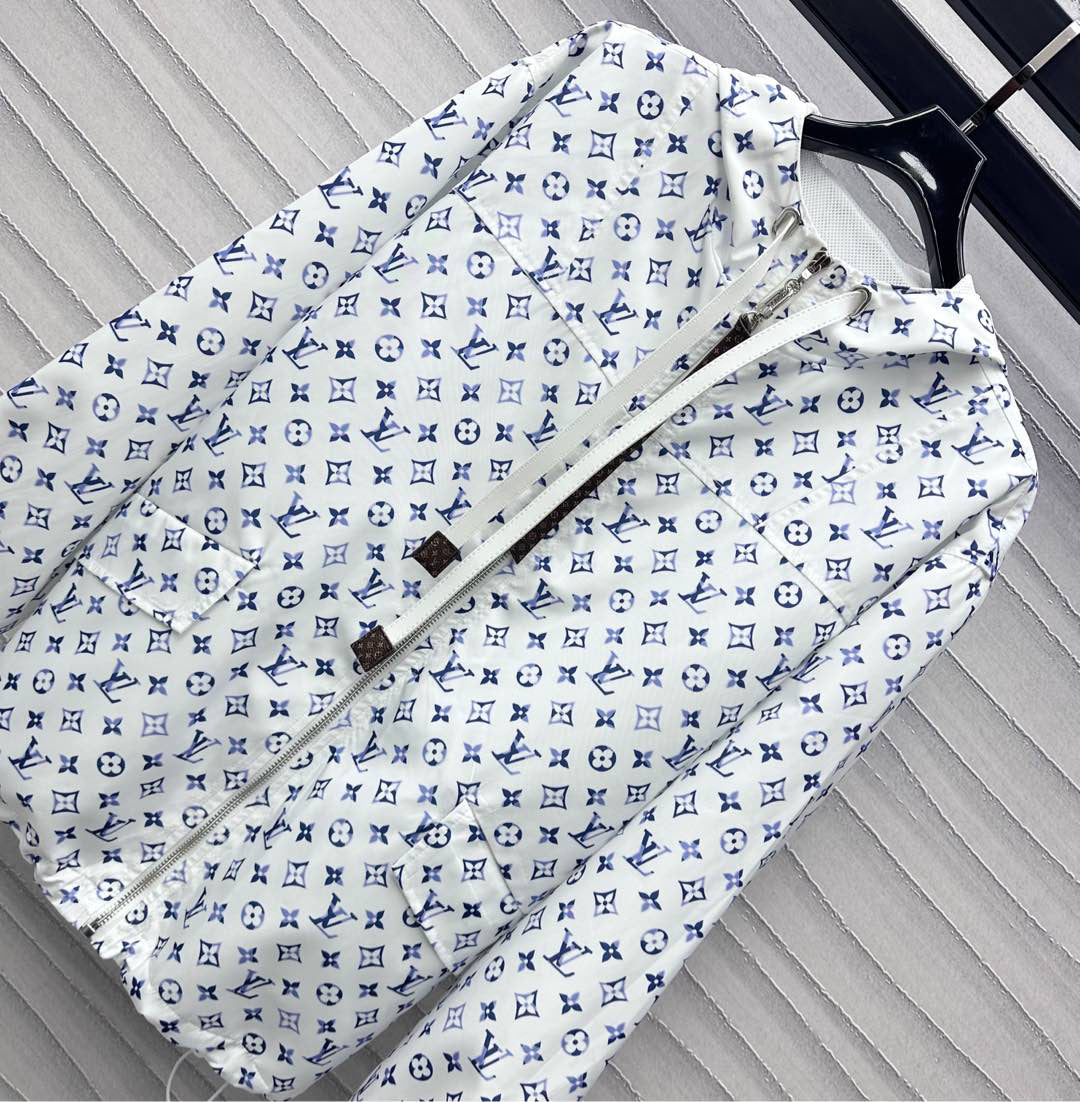 25 New Arrivals Hooded Printed Jacket