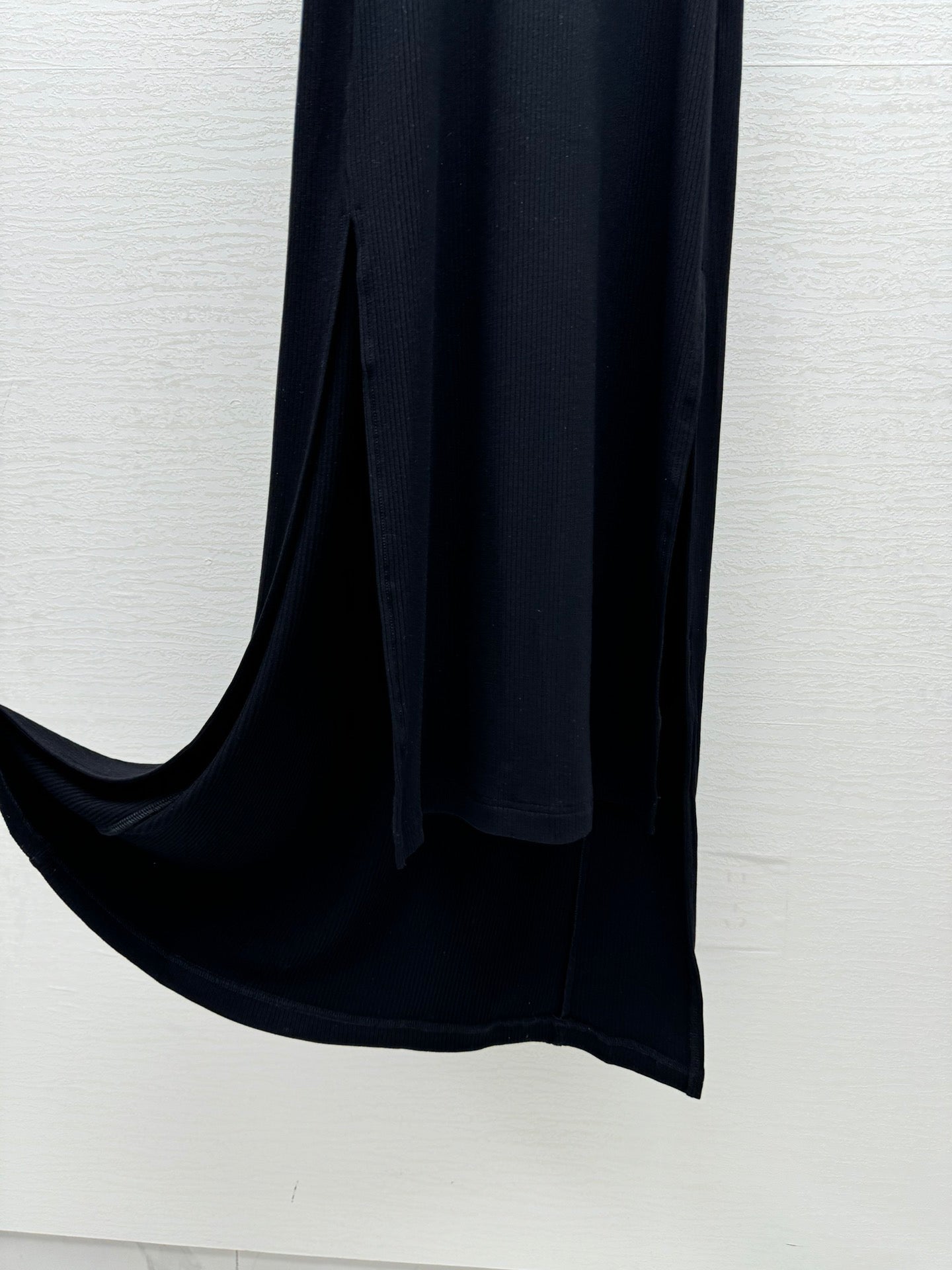 25 Spring and Summer New Micro Logo Embroidery Threaded Midi Dress