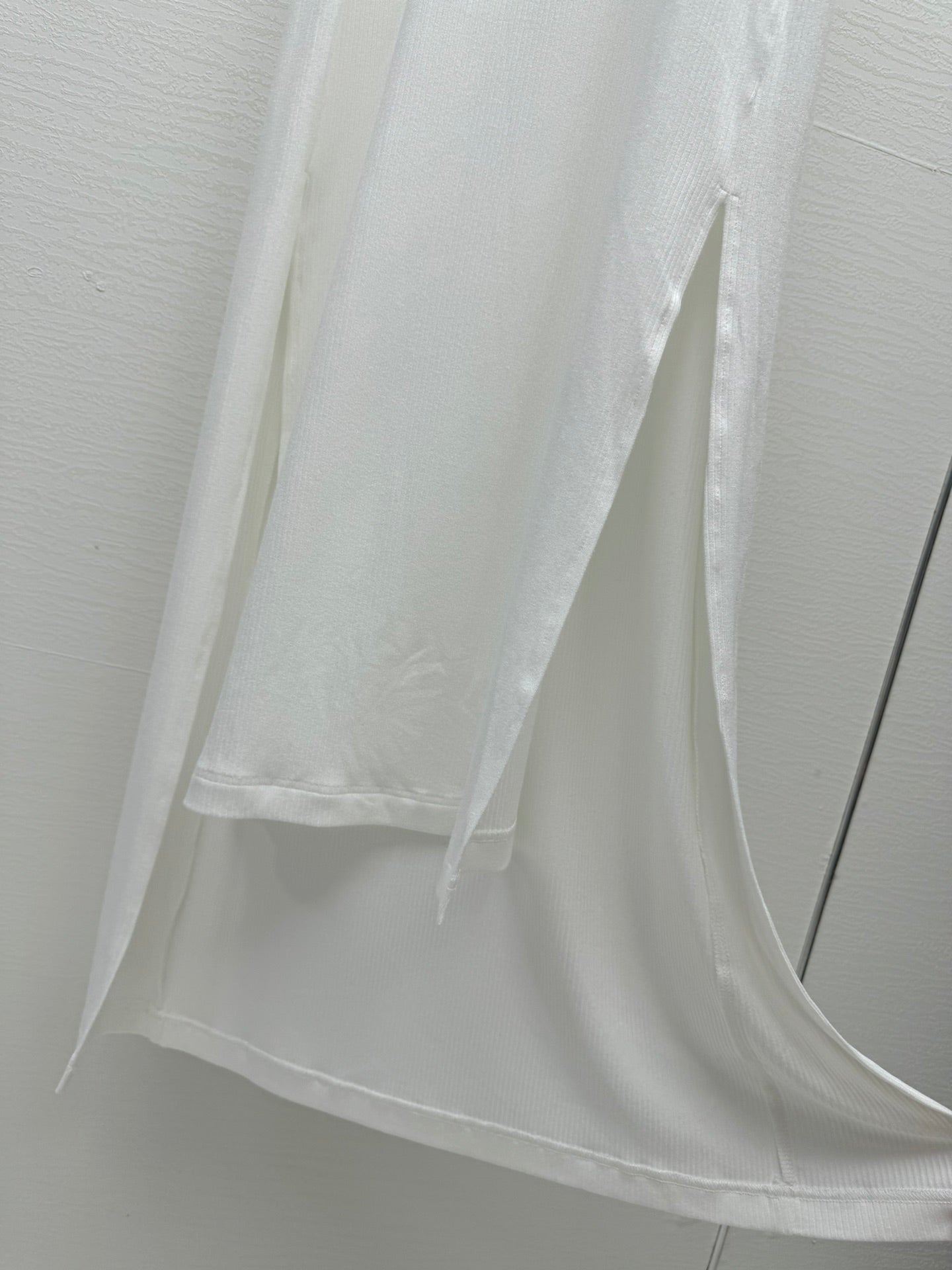 25 Spring and Summer New Micro Logo Embroidery Threaded Midi Dress
