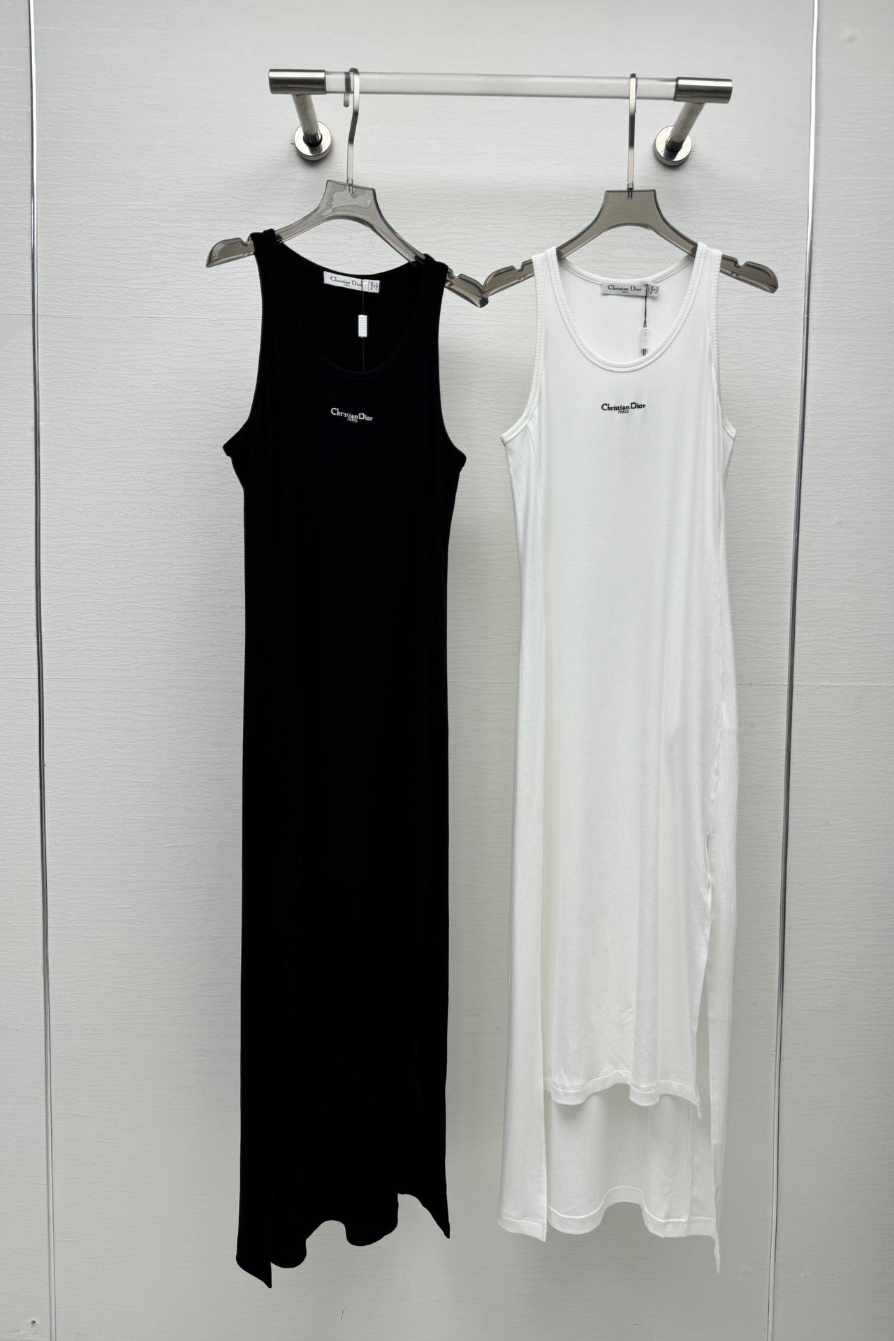 25 Spring and Summer New Micro Logo Embroidery Threaded Midi Dress