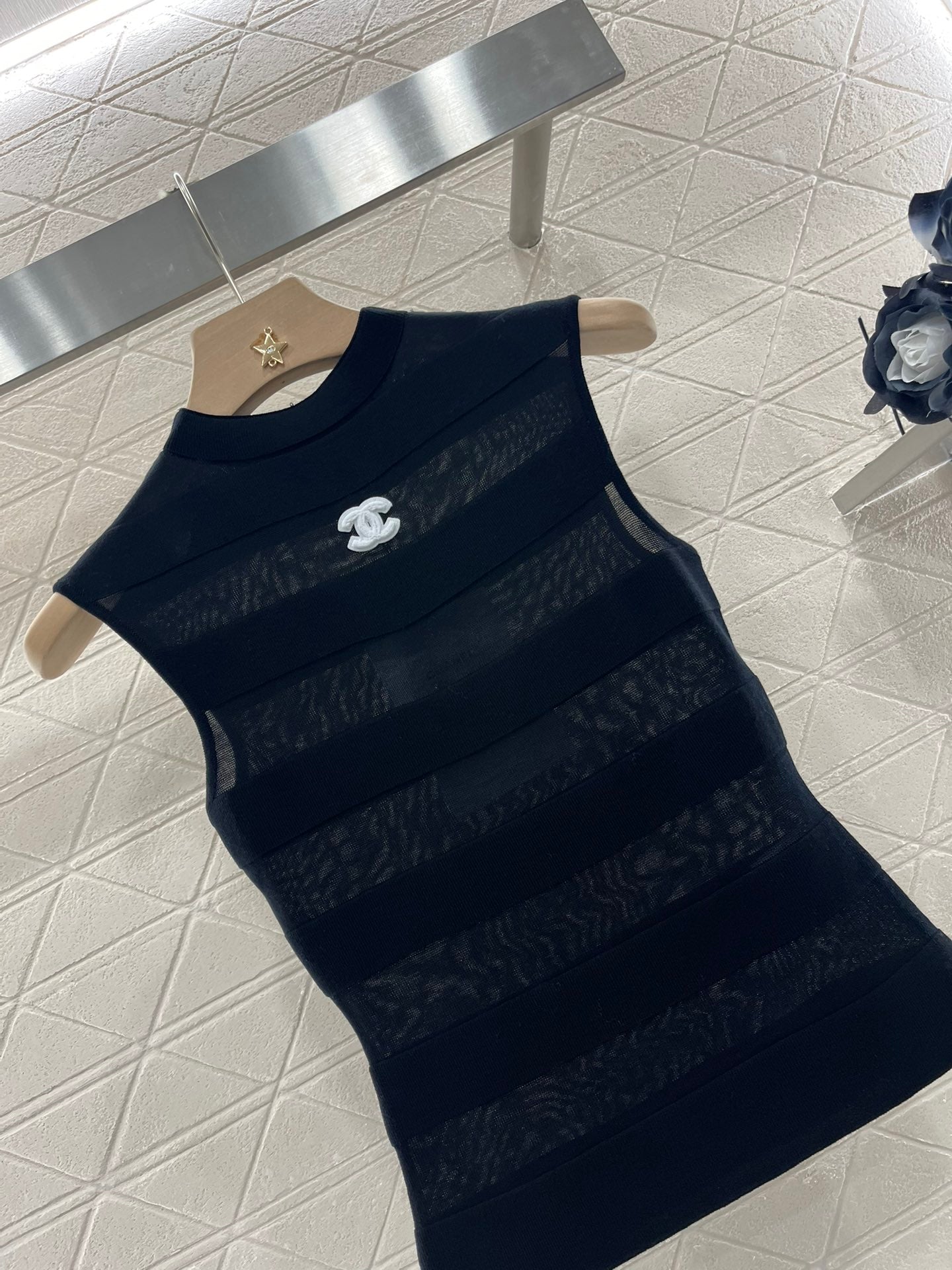 25SS Stand up collar spliced knit top