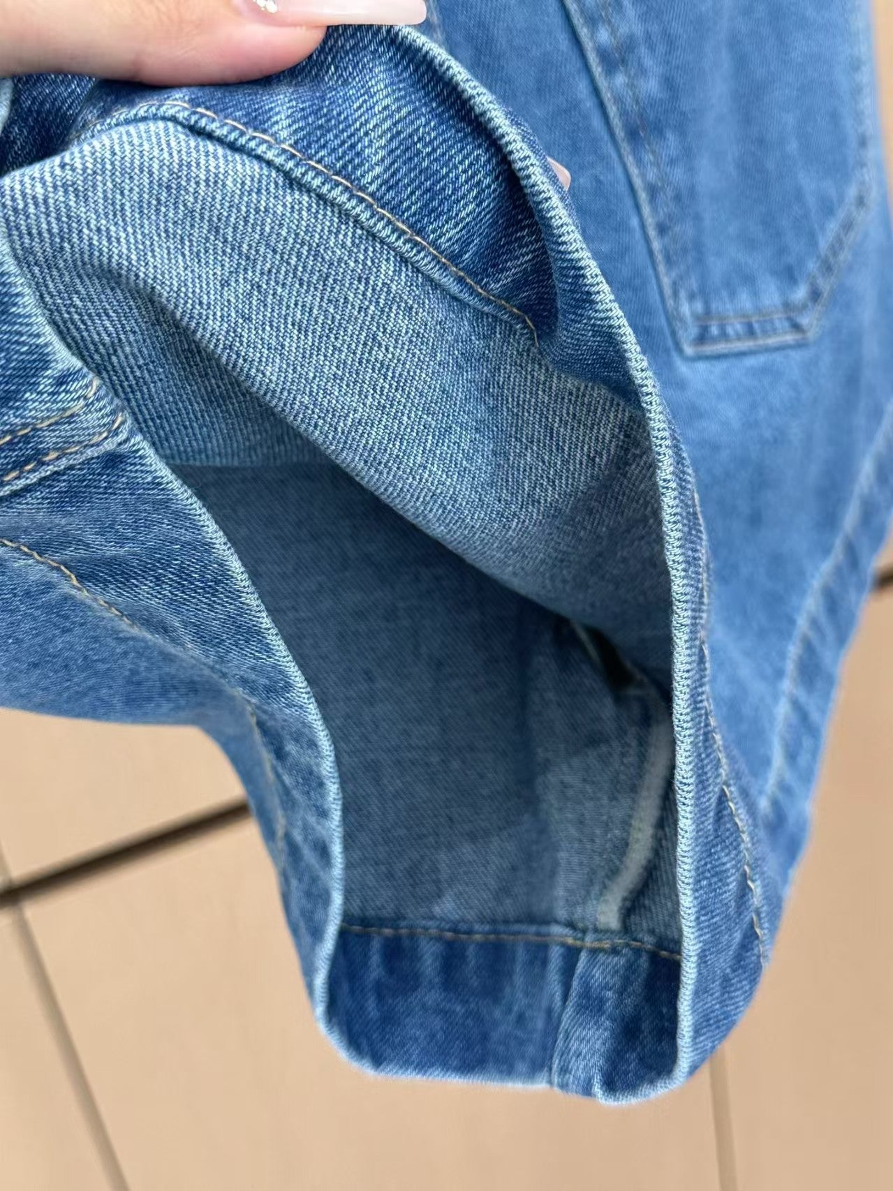 25 Heavy duty buttoned denim shorts