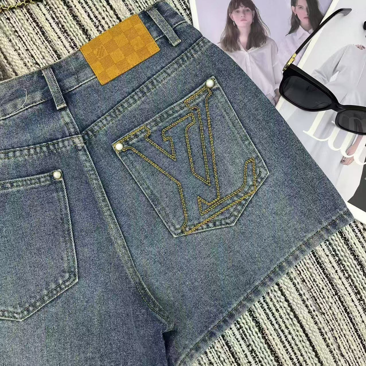 25 embroidered letter pocket denim shorts