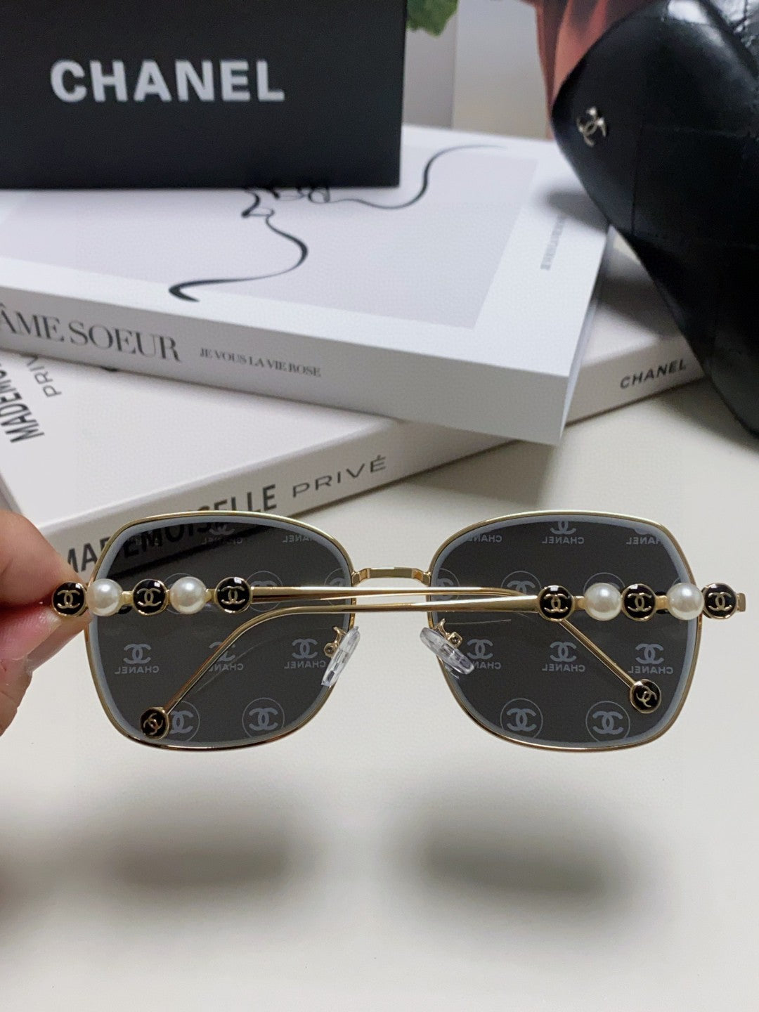 C 25 new Fashion sunglasses