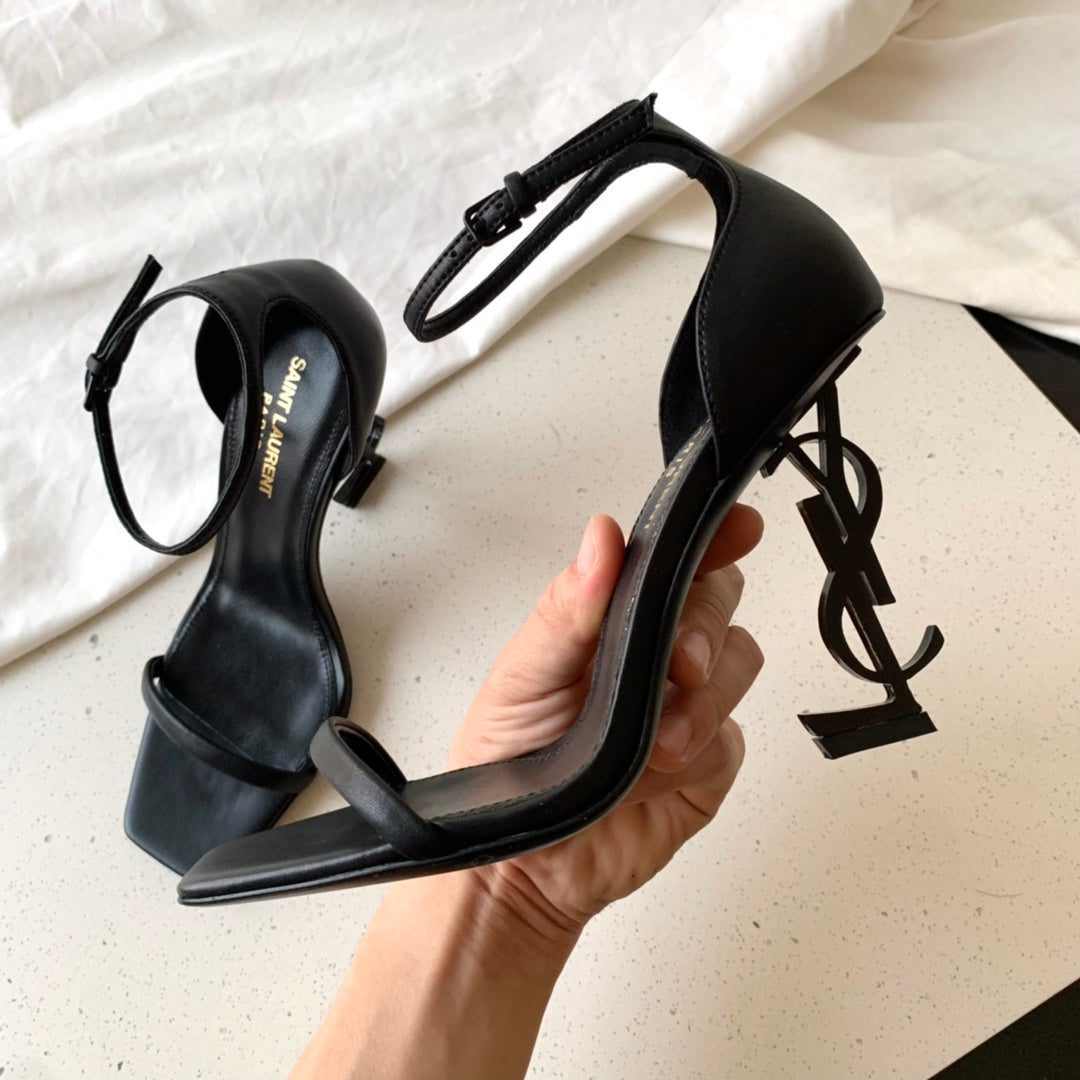 One word logo letter heel high heels