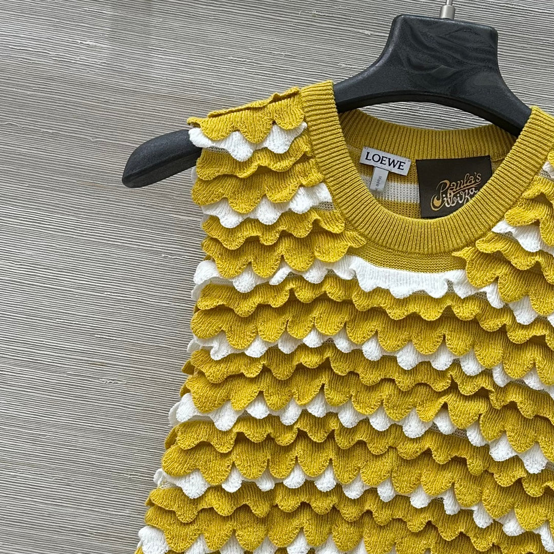 25 Scale Knit Vest Top Skirt Set