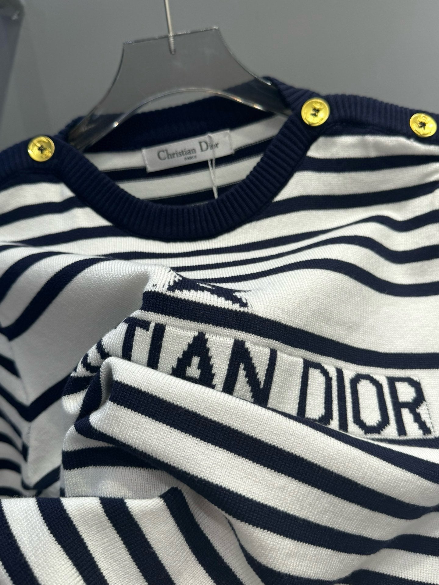 D 25 Pentagram Letter Jacquard Gold Button Shoulder Button Striped Crew Neck Knit Short Sleeve