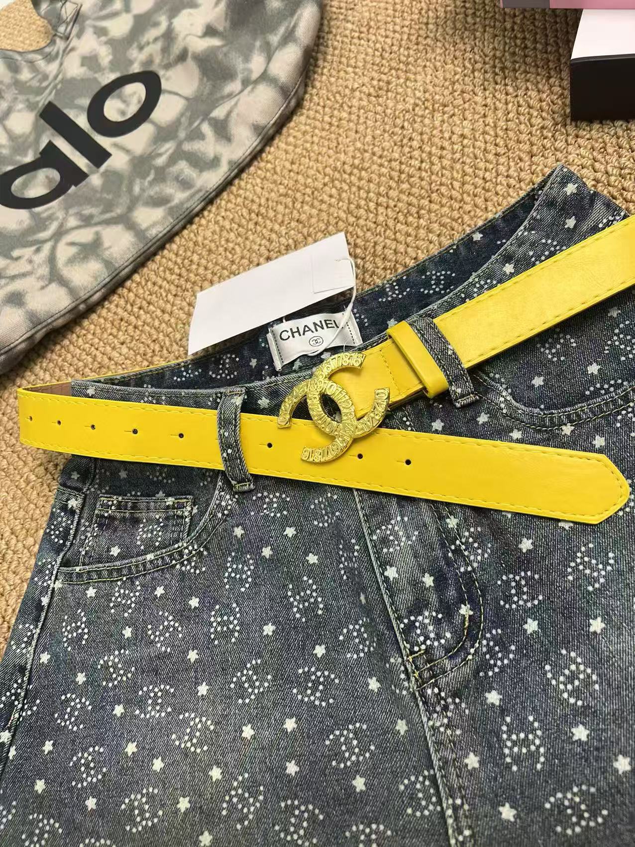 25 spring and summer new small high waist A version of the denim shorts