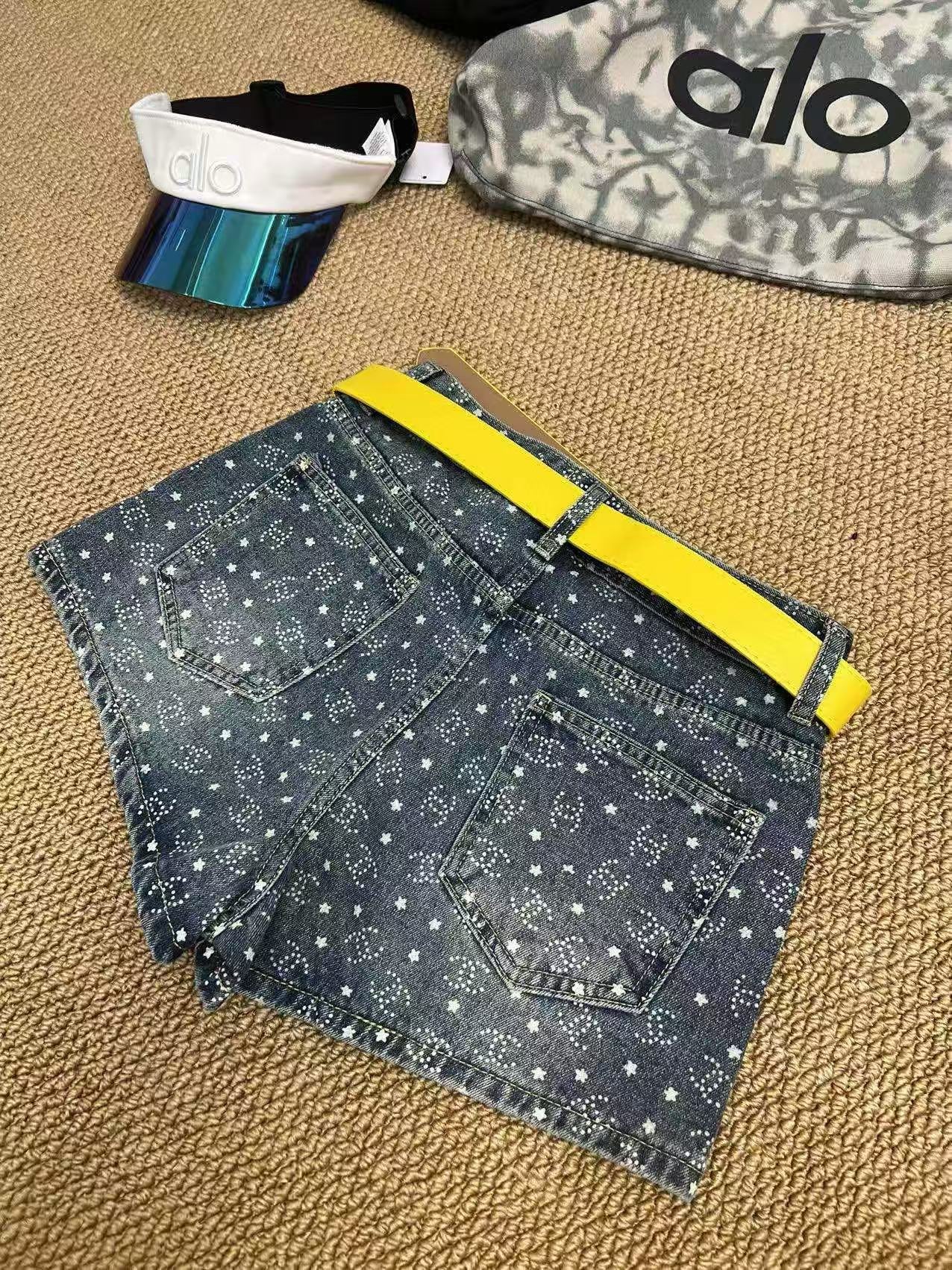 25 spring and summer new small high waist A version of the denim shorts