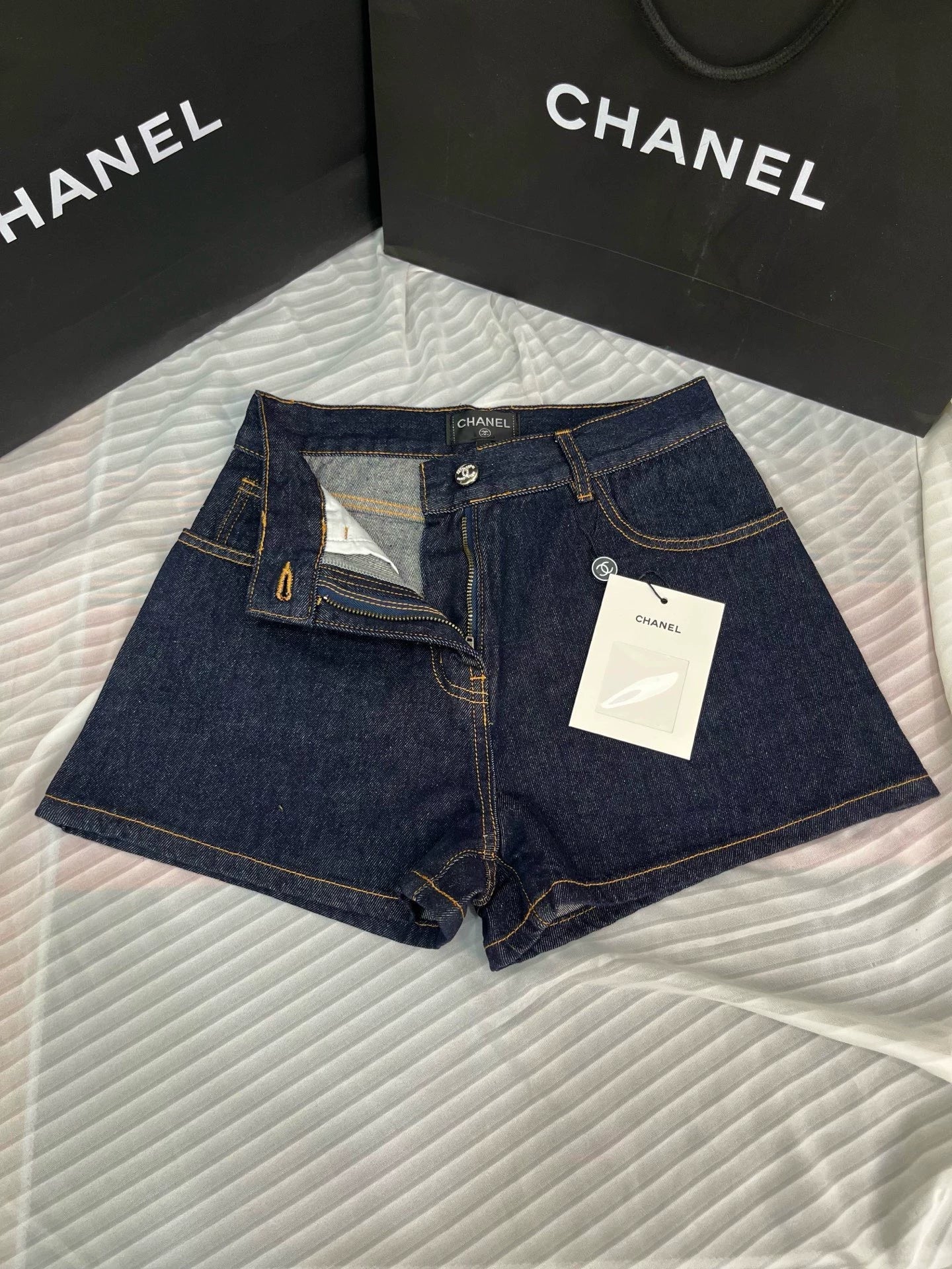 25 new summer openwork embroidered denim shorts