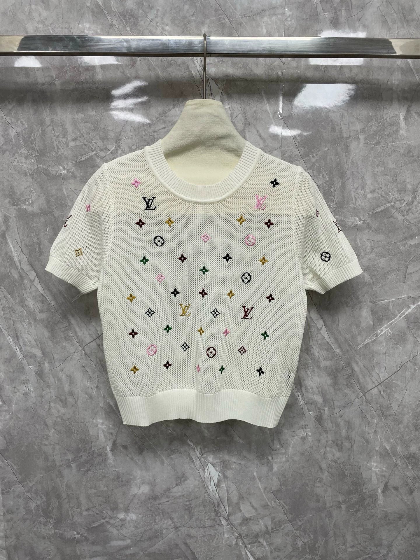 25 new colorful logo pattern embroidered short sleeves