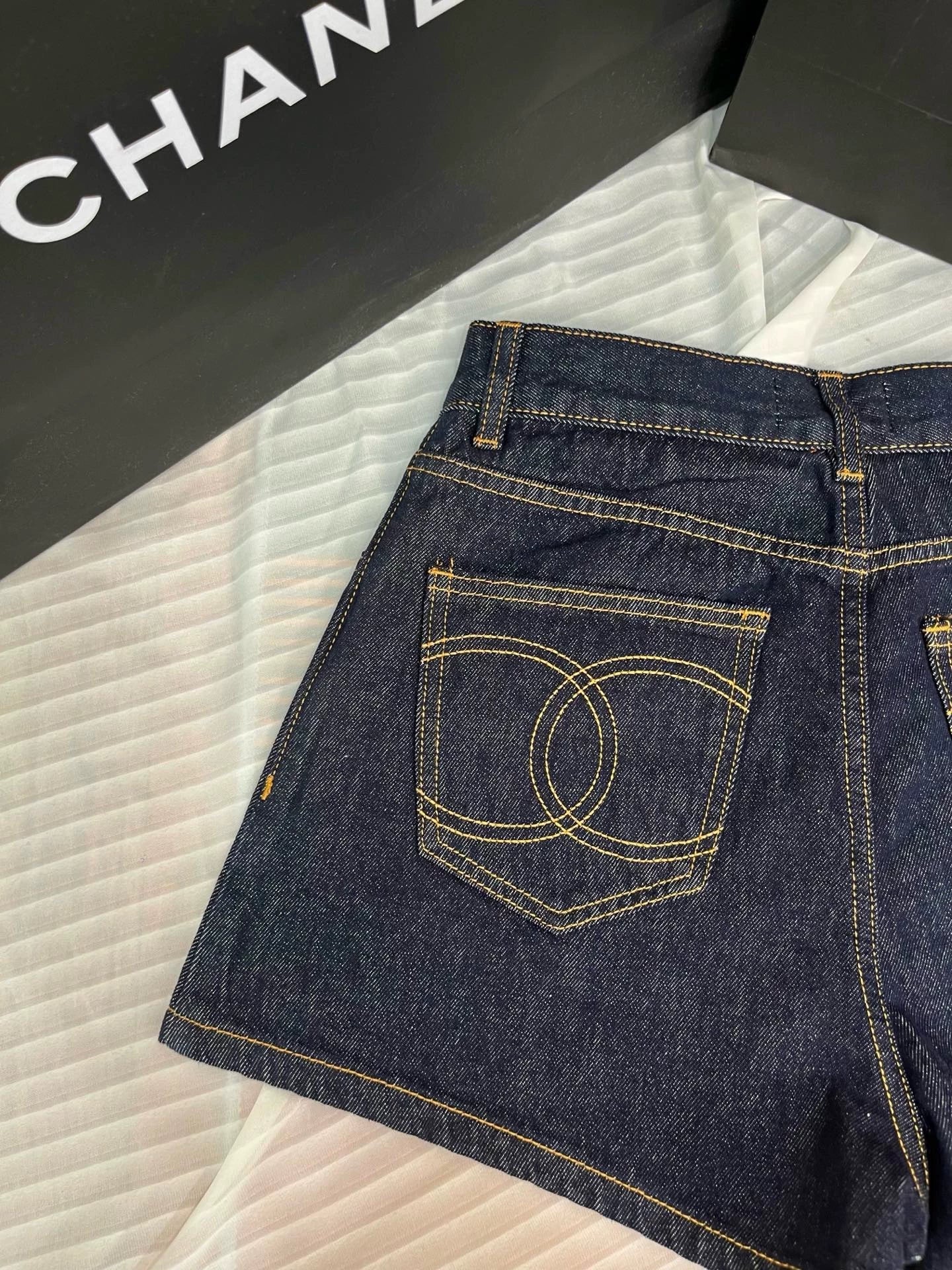 25 new summer openwork embroidered denim shorts