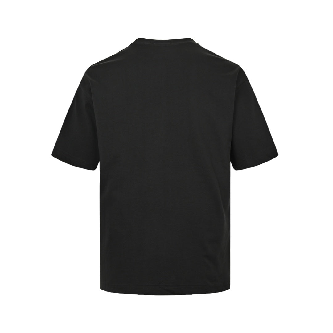 Short sleeves with small logo on chest
