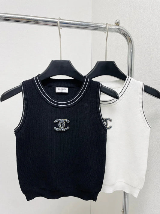 25 Round neck vest with handmade beads on the chest