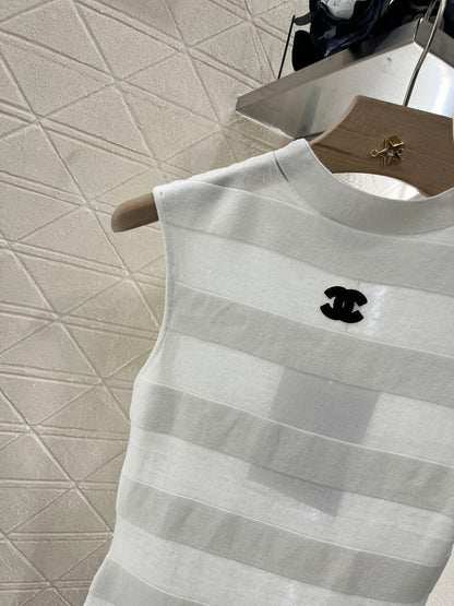 25SS Stand up collar spliced knit top