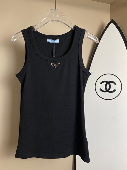 Classic triangle vest
