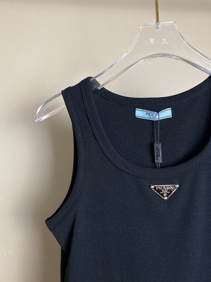 Classic triangle vest
