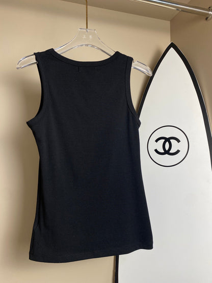 Classic triangle vest
