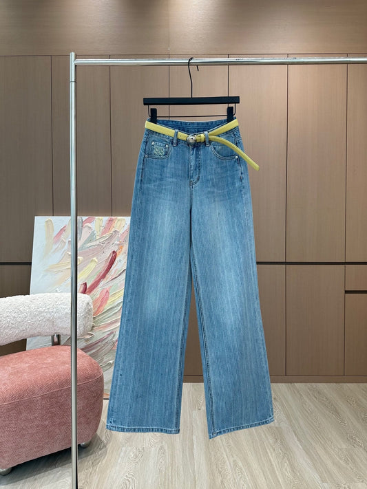 25 Contrast belt straight jeans