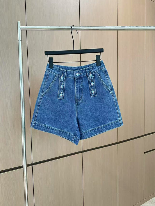 25 Heavy duty buttoned denim shorts