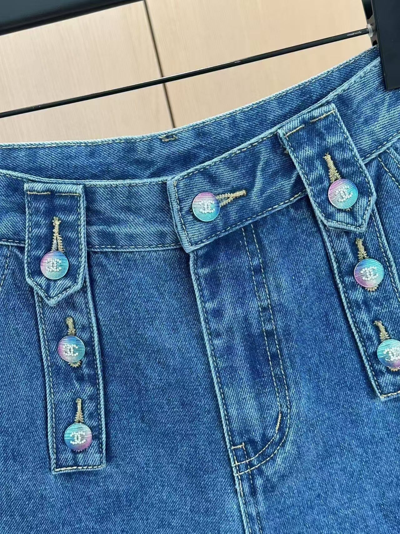 25 Heavy duty buttoned denim shorts