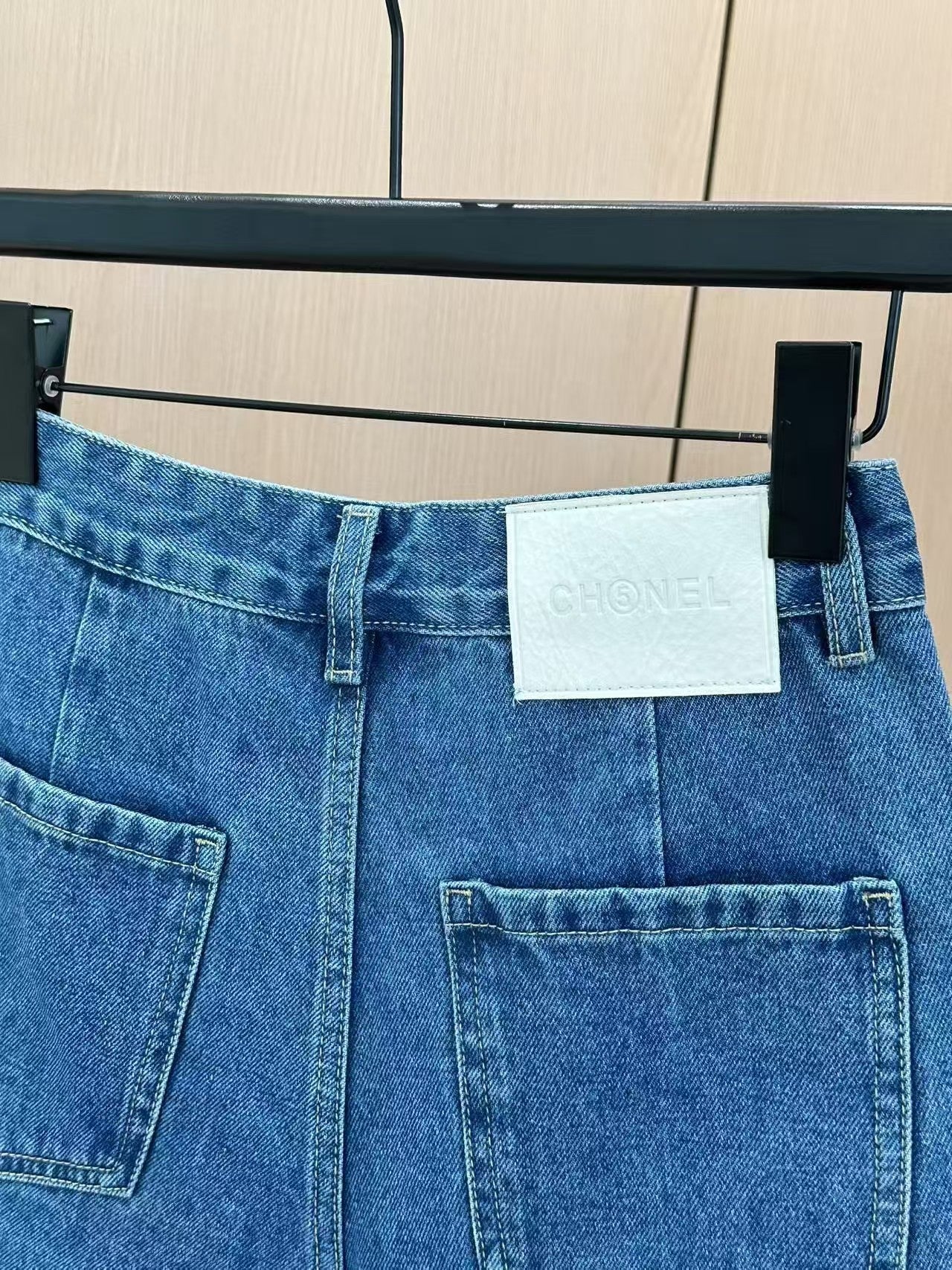 25 Heavy duty buttoned denim shorts