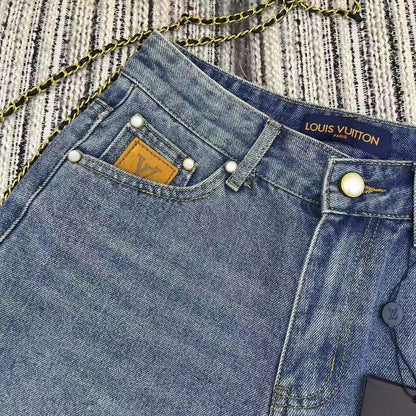 25 embroidered letter pocket denim shorts