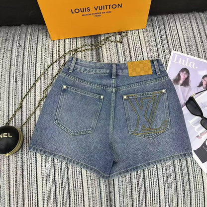 25 embroidered letter pocket denim shorts