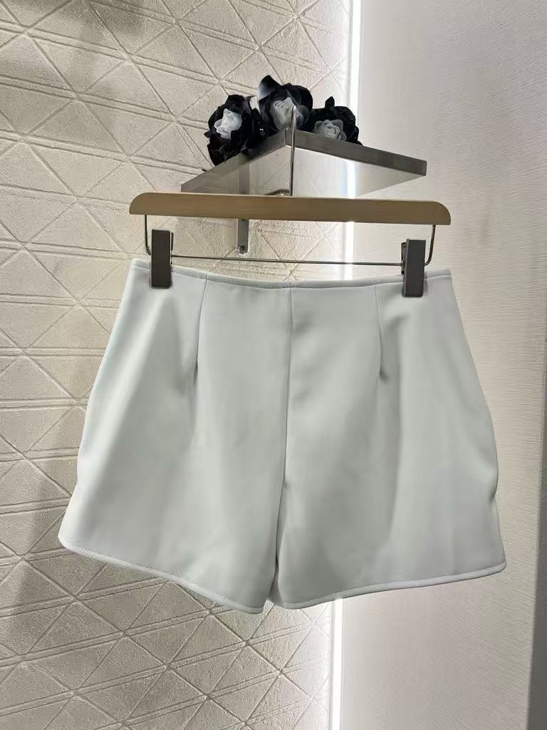25 Retro leather shorts