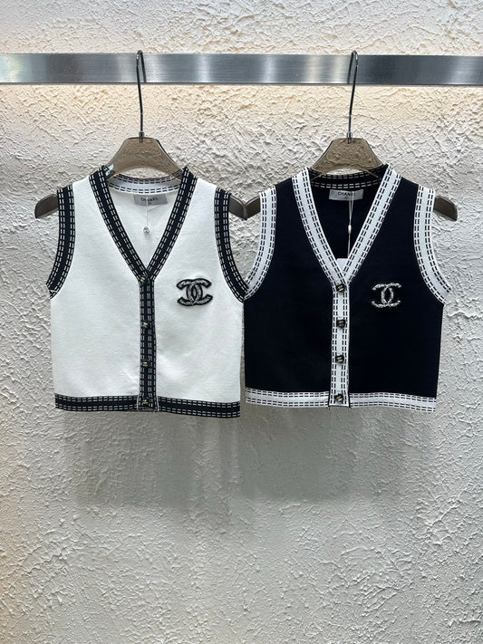 25 Summer New V-neck Knitted Vest