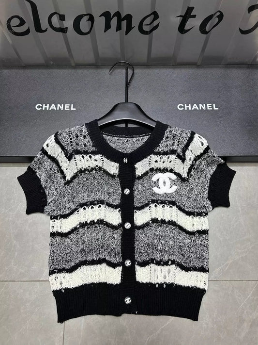 25 new black and white short-sleeved cardigan